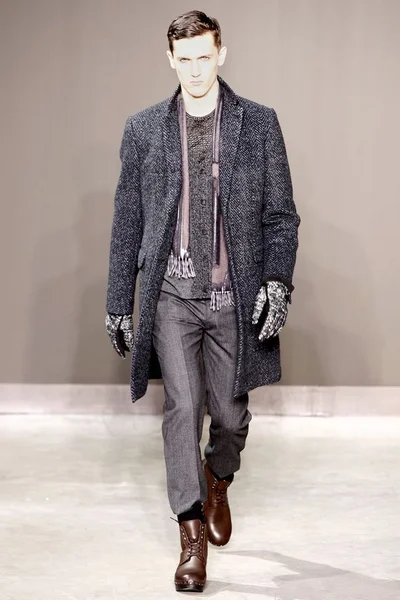 Look 3